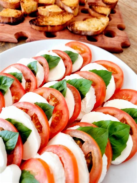 Italian Caprese Salad (Insalata Caprese)