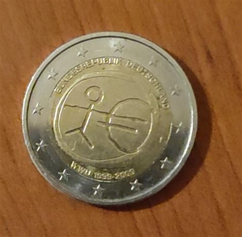 this 2 euro coin has a stickman behind it : mildlyinteresting