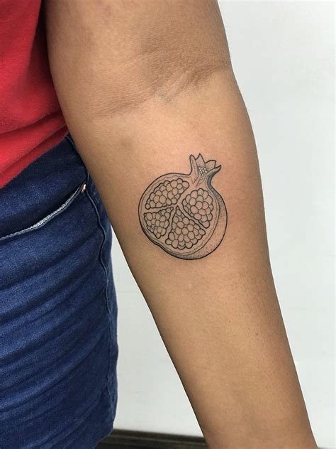 Pomegranate Tattoo | Pomegranate tattoo, Tattoos, Simplistic tattoos