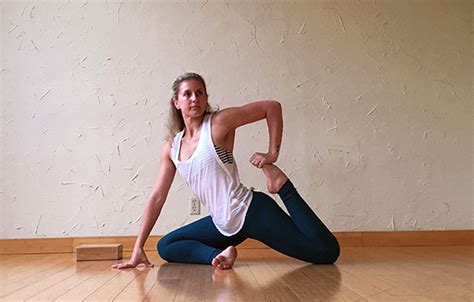 Hip Flexor Yoga Poses : Top 10 Hip Flexor Stretches For Relaxing Your ...