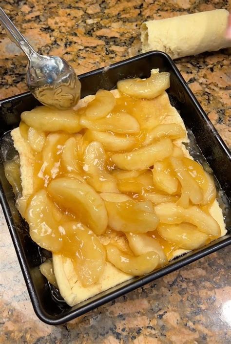 Easy one-pan dessert | dessert, apple, kitchen, cobbler | Easy one-pan dessert Woma… | Cresent ...