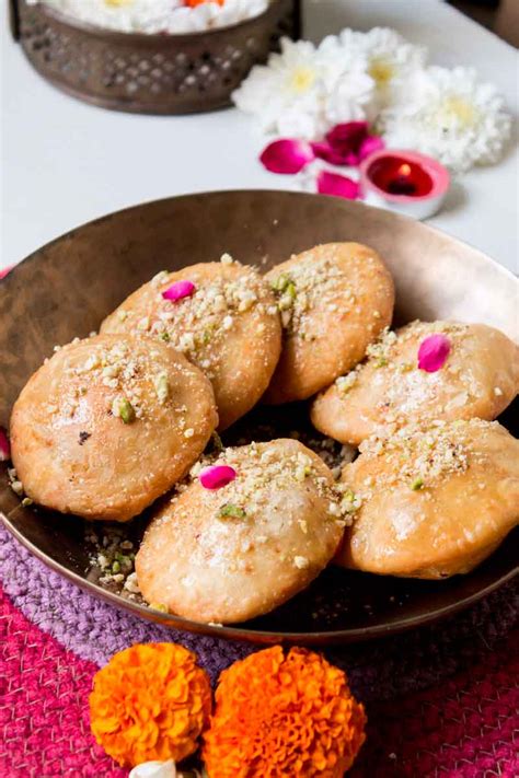 Mewa Mawa Kachori - Indian Sweet Recipe