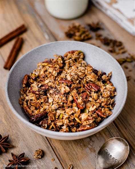 Pumpkin Spice Granola (Easy One Bowl} | Shuangy's Kitchensink