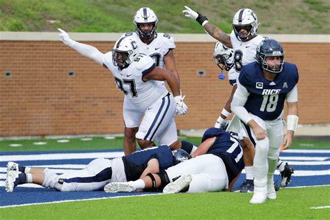 UConn football wins first game of season with victory over Rice