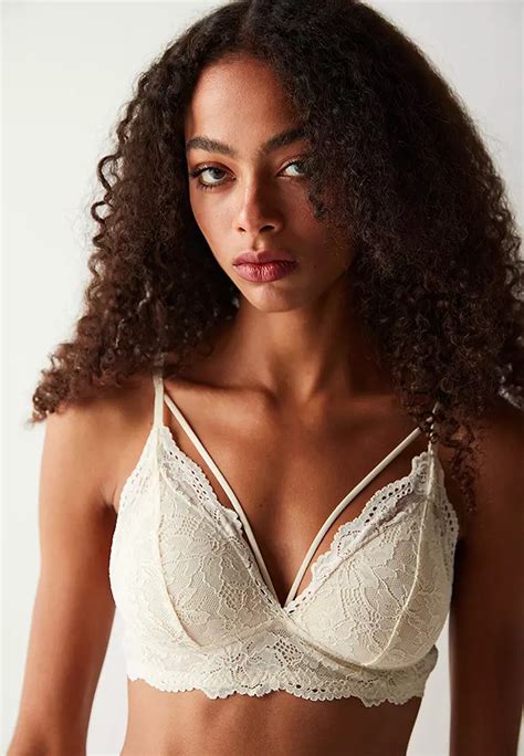 Buy Penti Luna Lace Beige Bralette 2024 Online | ZALORA