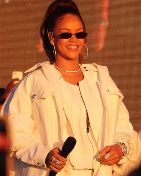 Rihanna Rocks PALABRA 02 Sunglasses at TDE Christmas Concert