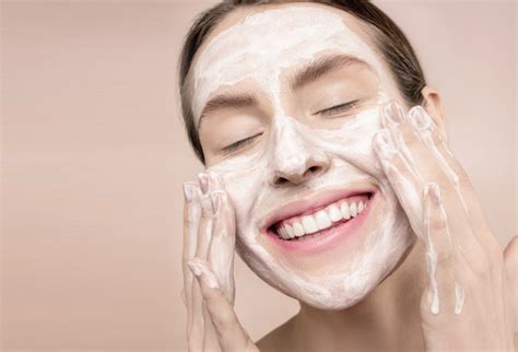 How to Wash Your Face – Essential Tips for Clear, Beautiful Skin