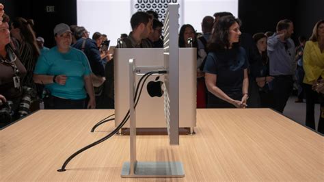 Apple is trying to sell us a $999 Monitor Stand and $6K Mac Pro ...