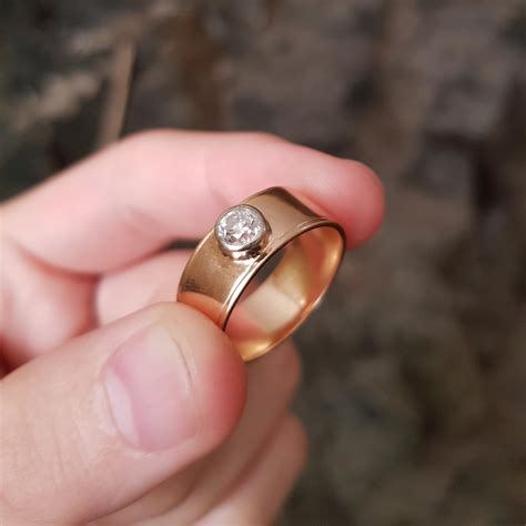 Skyrim's gold diamond ring IRL : r/gaming