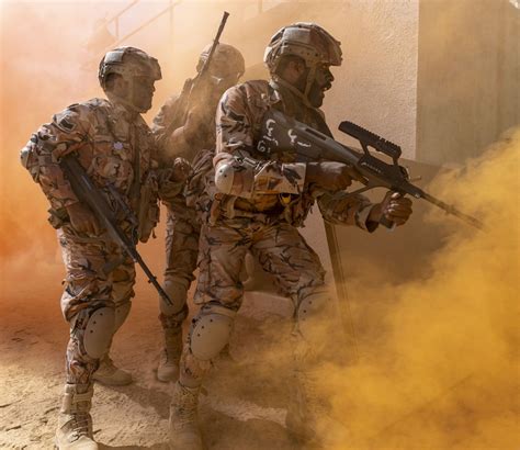 Army of Oman | Omani soldiers as they attack a simulated vil… | Flickr