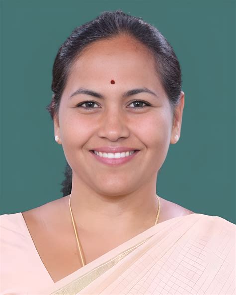 Shobha Karandlaje (Politician) Family, Age, Education, Wife, Biography ...