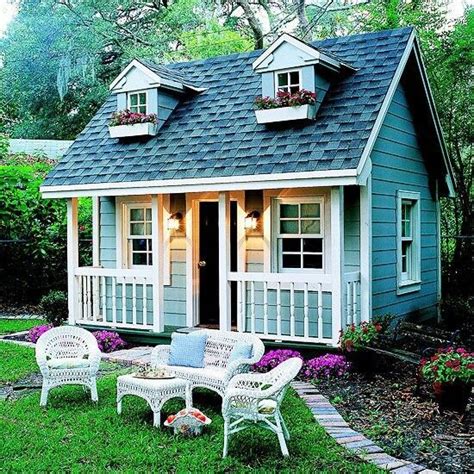 Cute little play house! | Backyard playhouse, Tiny house plans, Play houses