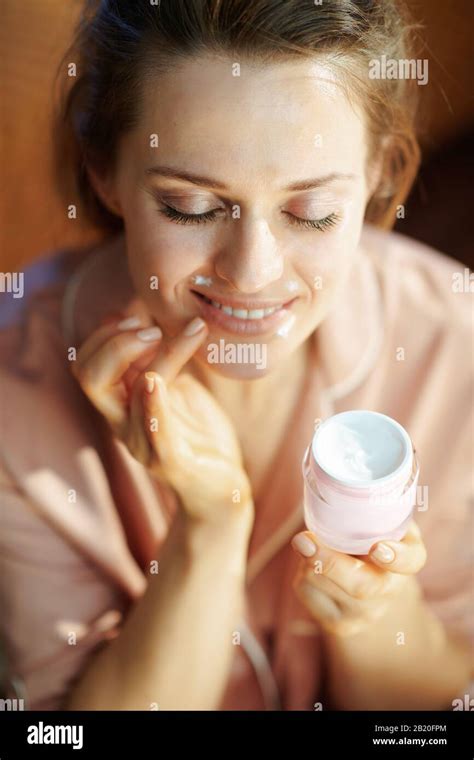 Applying lip cream hi-res stock photography and images - Alamy