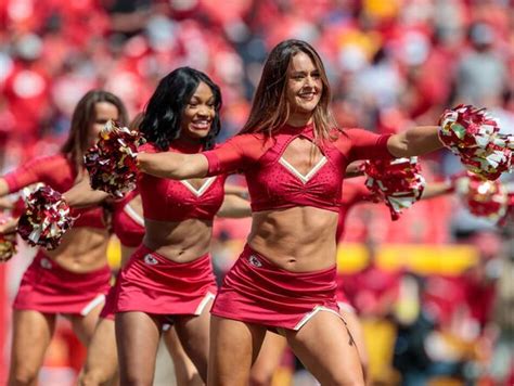 Super Bowl 2023: The Eagles and Chiefs cheerleaders performing tonight | Express.co.uk