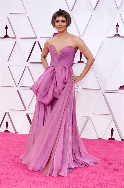 Oscars Red Carpet 2021: The Best Looks from the Oscars Red Carpet ...