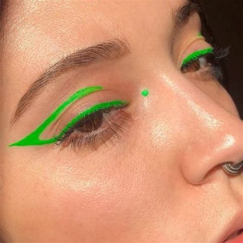 Graphic eyeliner tips | Dos and don'ts of applying the graphic eyeliner