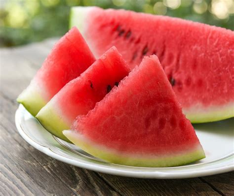 Does Watermelon Belong in a Weight Loss Diet? | Signos