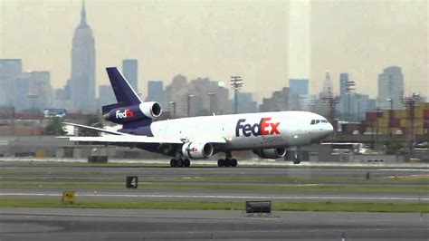 FedEx DC-10 Landing at Newark Liberty Airport - YouTube