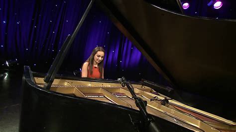 Piano prodigy Emily Bear performs on WGN Morning News | WGN-TV