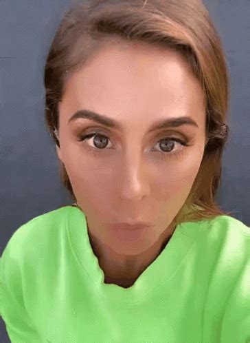 Cami Cami Gallardo GIF - Cami Cami Gallardo Wink - Discover & Share GIFs