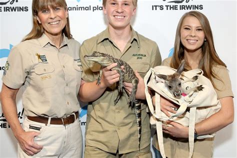 Steve Irwin's wife, kids carry on his wildlife legacy with new TV show - Chicago Sun-Times