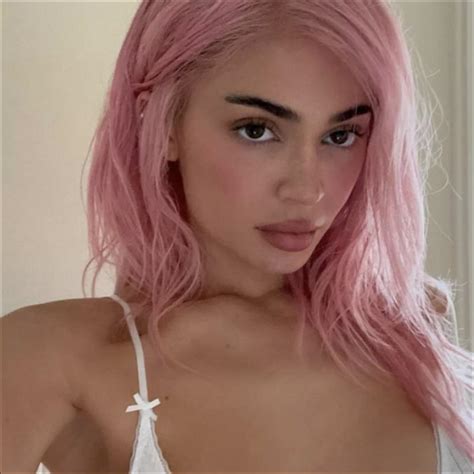 Kylie Jenner Dyed Her Hair Pink, So Now Pretty Much Everybody Wants to Dye Their Hair Pink