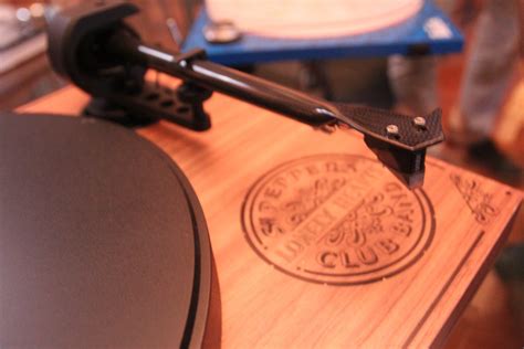 New Beatles turntables shown off at 'Sgt. Pepper's' listening party - CNET