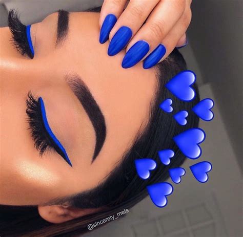 Blue Makeup 🌊💙 | Artistry makeup, Creative eye makeup, Eye makeup designs