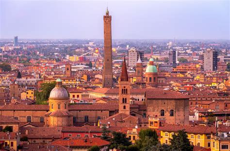 Bologna's Garisenda Tower at risk of falling - Newsbook