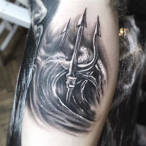 Pin by Cristian D. Luque on mios in 2020 | Trident tattoo, Poseidon tattoo, Waves tattoo