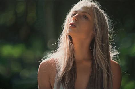 Yigal Ozeri's Astonishing Hyper Realistic Oil Paintings