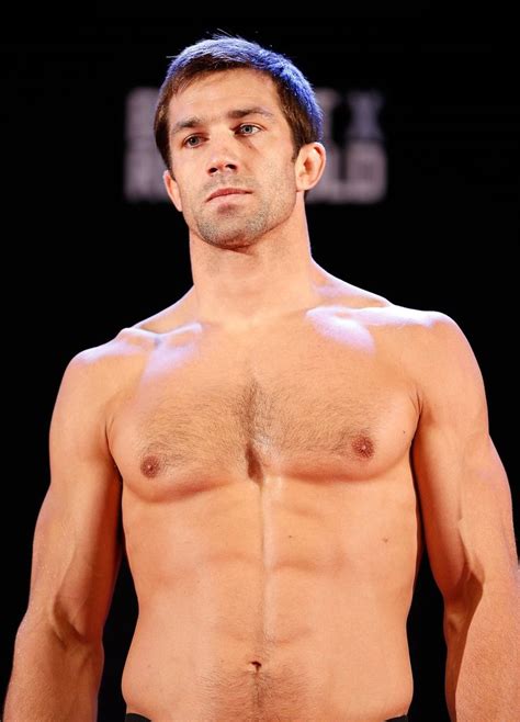 Luke Rockhold (935×1300) | Luke rockhold, Ufc fighter, Gym inspiration