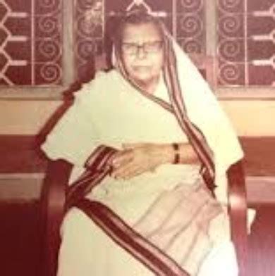 Mahadevi Varma Age, Death, Husband, Children, Family, Biography & More ...