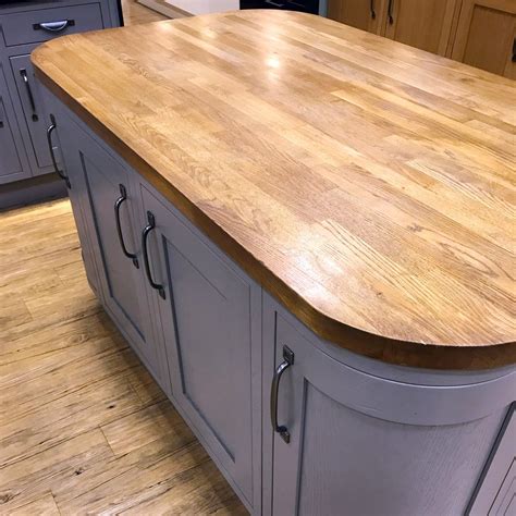Solid Wood Oak Worktops In Solid Wood Finish size: 2000mm x 620mm x 40mm | Solid wood kitchen ...