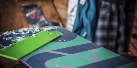 The 6 Best Snowboard/Ski Waxes of 2021 [Reviews & Buyer's Guide]