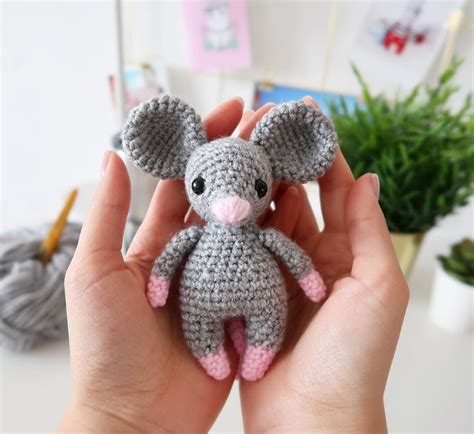 11 Free Crochet Mouse Patterns For Beginners in 2023 | Crochet mouse, Crochet pig, Free crochet