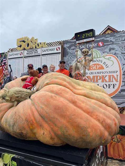 Minnesota Man Sets World Record With 2,749-Pound Pumpkin | Smithsonian