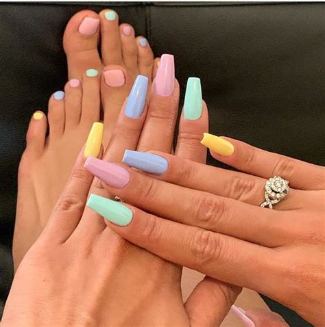 10 Multi-Colored Nail Designs for Summer