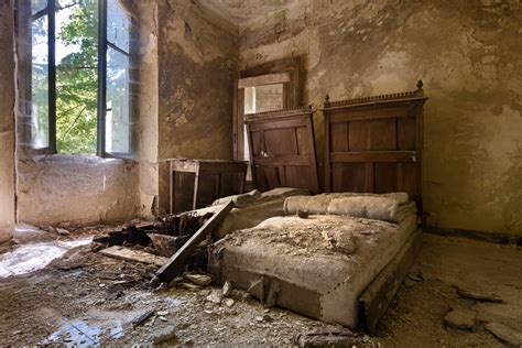 15 Photos Of Abandoned Bedrooms Show Their Dusty Remains - Urban Photography by Roman Robroek