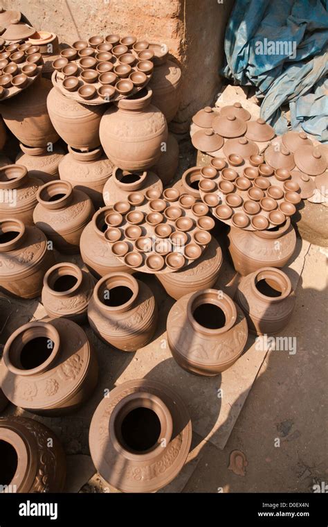 Pottery in the Dharavi Slum in Mumbai, India Stock Photo - Alamy