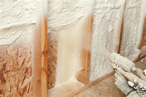 Spray Foam Insulation vs. Batt Insulation