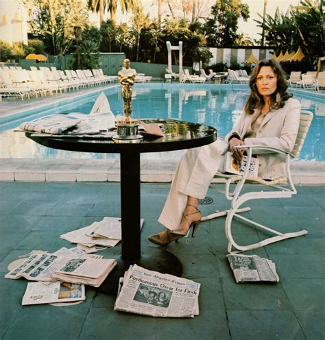 Faye Dunaway by Terry O'Neill 1976 | Faye dunaway, Terry o neill, Beverly hills hotel