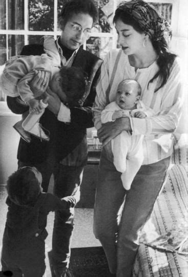 Bob Dylan with his wife Sara and their childre | Bob dylan, Joan baez, Bob