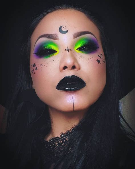 Spooky Season is here! I love this Glam Witchy style.😍💜🖤💚 … | Maquillaje de cara de halloween ...