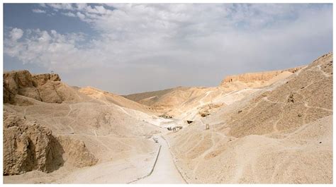 Mysterious buried artifacts discovered in Egypt's Valley of the Kings — Secret History — Sott.net