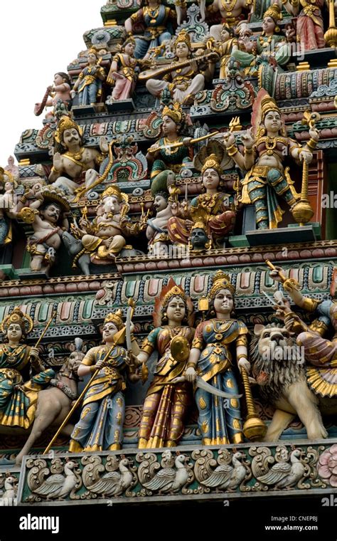 Hindu temple statue hi-res stock photography and images - Alamy