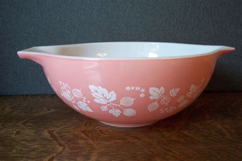 Vintage Pyrex Pink Gooseberry Cinderella Mixing Bowl 4 quart | Etsy | Pyrex vintage, Pyrex, Pink ...