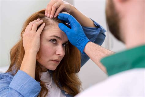 ¿Qué hacer para detener la caída del cabello en mujeres? | Cínica Manzanares