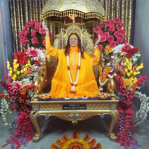 Radhey radhey Govind Bolore Jagadguru Shri Kripalu Ji Maharaj Bhajans. For more Shri RadhaKrishn ...