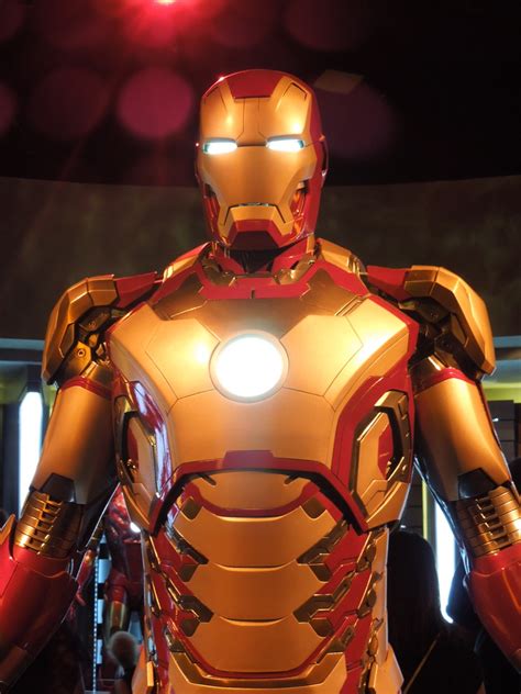 Hollywood Movie Costumes and Props: Iron Man 3 Mark 42 armour on ...